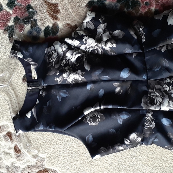 Honey Chelsea Floral Midi Dress - Picture 6 of 10